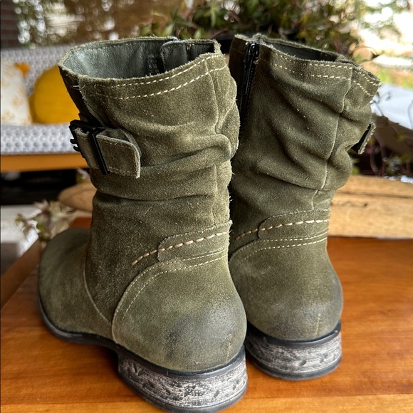 Earth Beaufort olive green suede slouch boho ankle boot w/flannel lining. Sz 8.5 - Picture 3 of 11